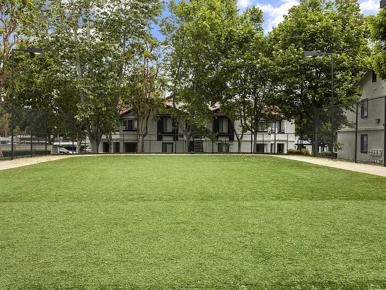 BROOKWOOD VILLAS — Photo 10