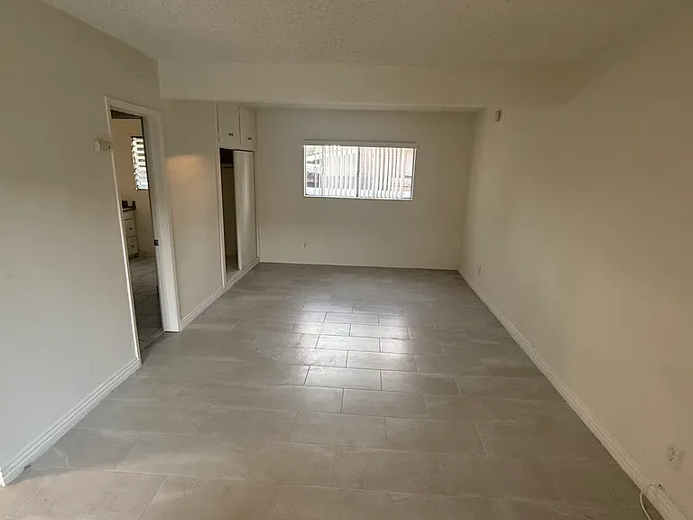 816 W Colorado Blvd #C — Photo 2
