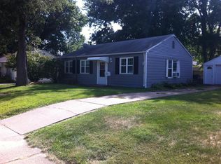 1111 40th St, Moline, IL 61265