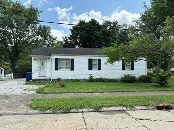 633 7th St, Shelbyville, IN 46176