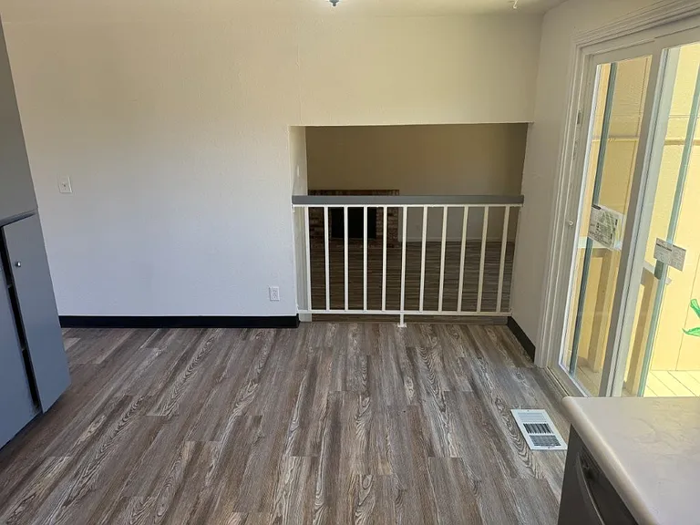 131 Glasgow Way — Photo 39
