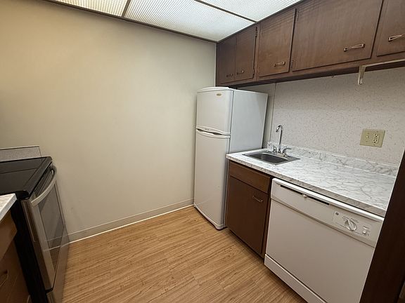 5th image of 211 N 34th St APT 3