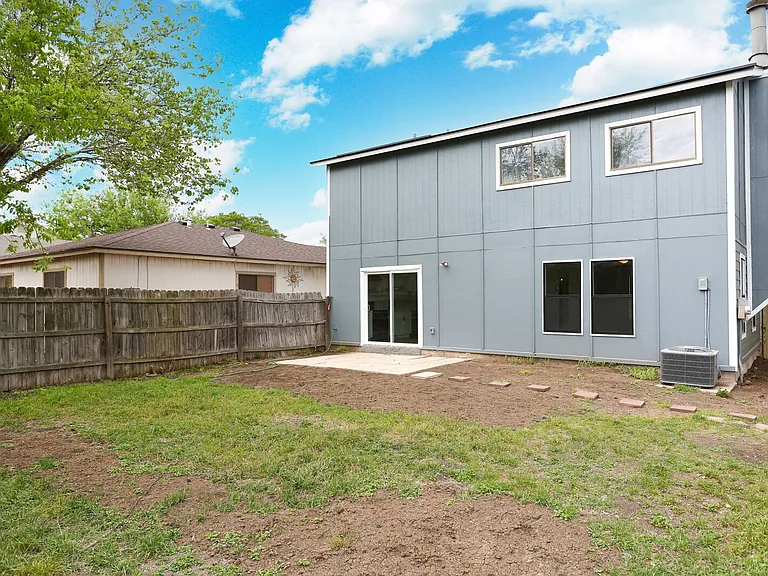 6870 Flaming Ridge Dr — Photo 29