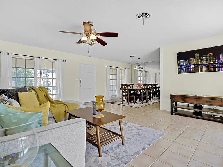 840 SW 7th St — Photo 25