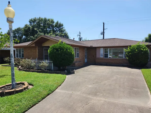 11319 Walk Dr, Houston, TX 77076