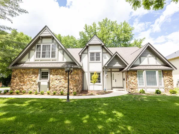 419 Oak Hill Dr, Belleville, IL 62223