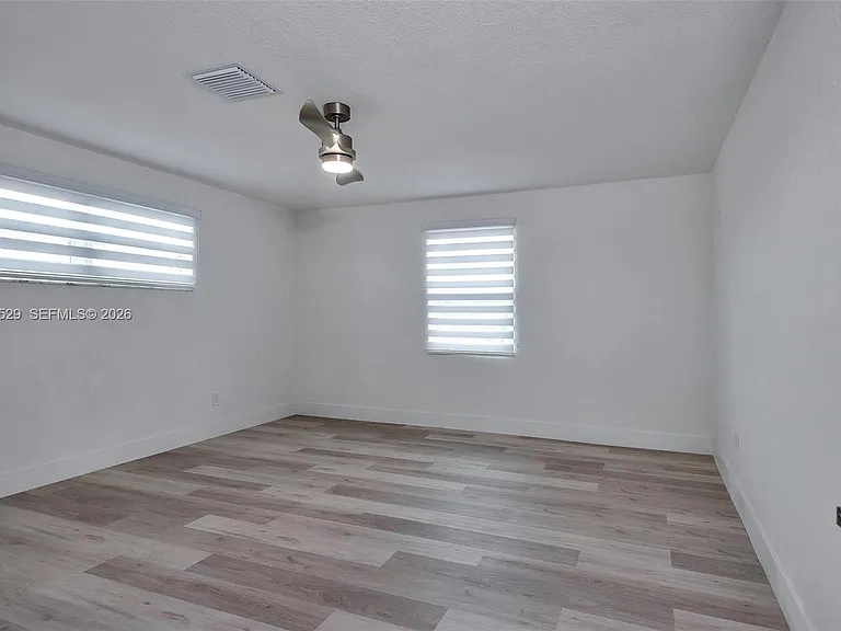 424 W 13th St — Photo 33