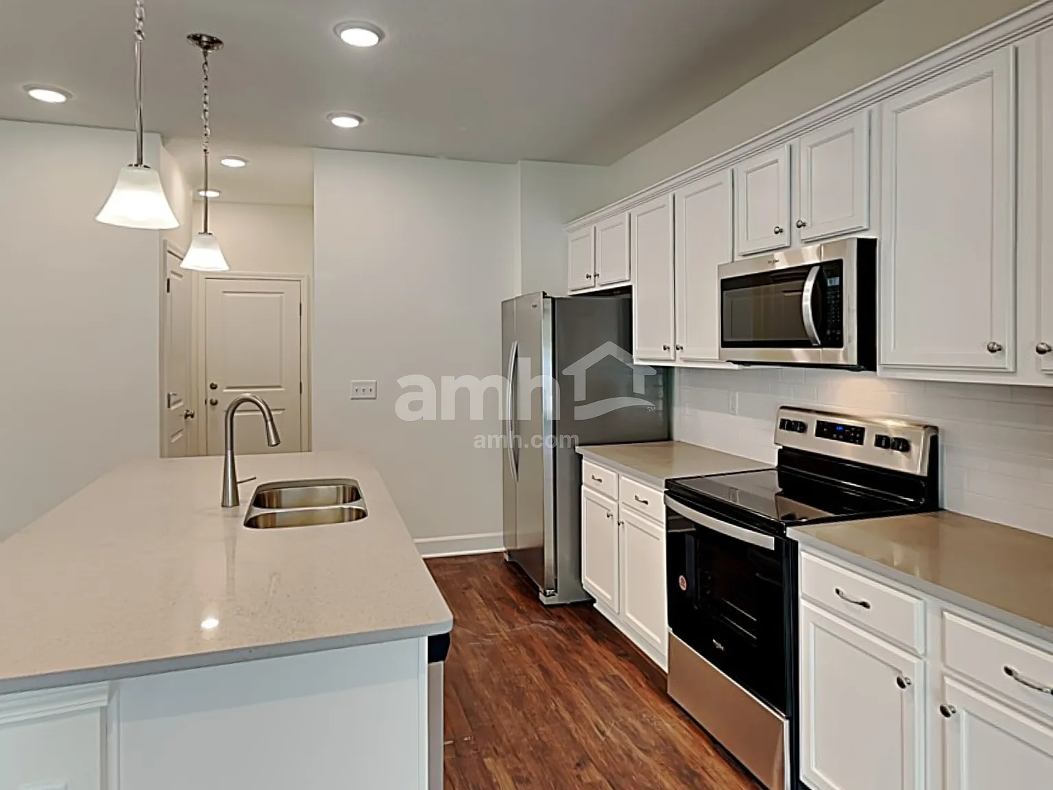 4 bed, 2.5 bath, 1977 sqft, $2,315 — Photo 3