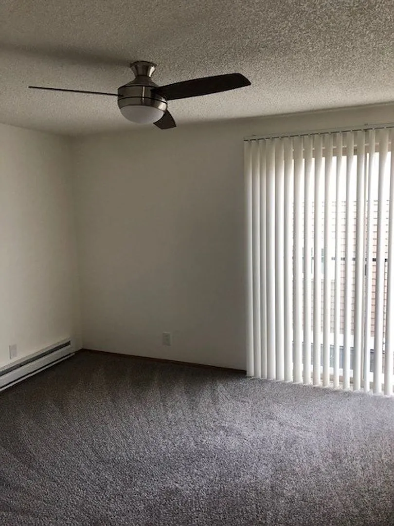 4222 Apts — Photo 3