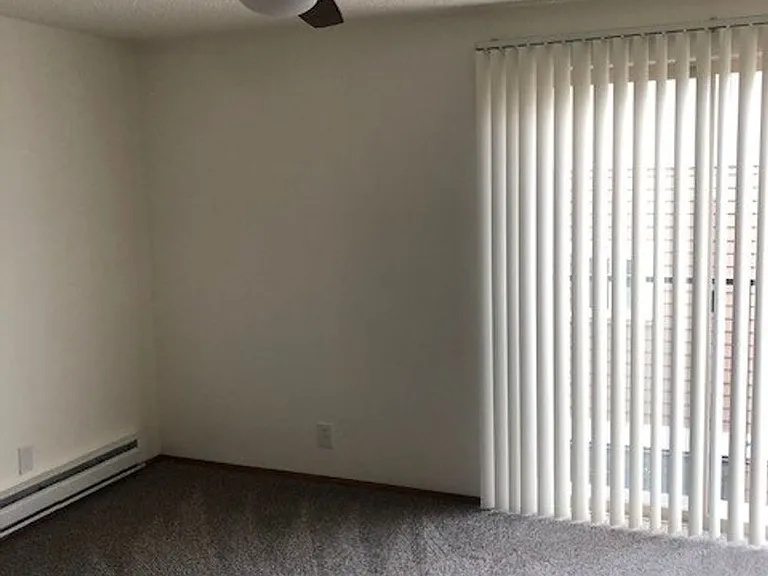 4222 Apts — Photo 3