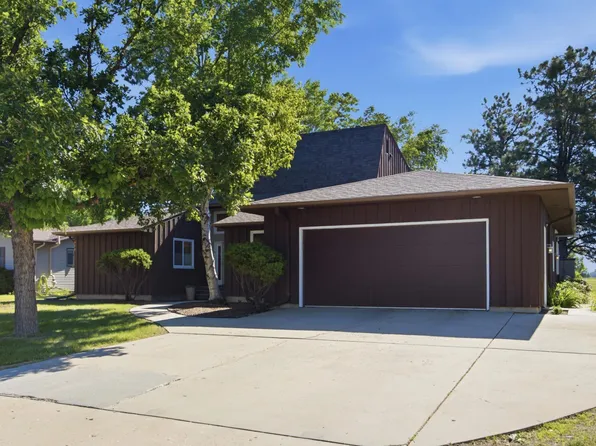 2504 18th St S, Moorhead, MN 56560