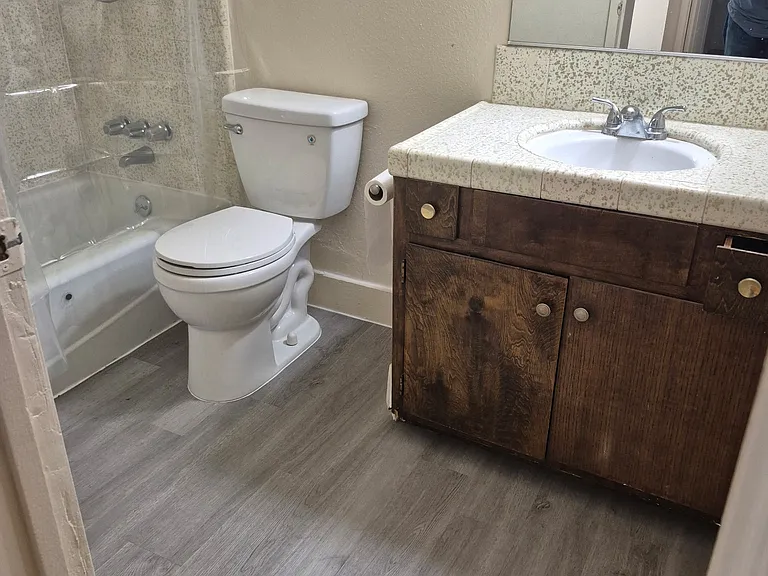 1704 Floyd Ave — Photo 11