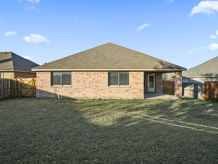 119 Magnolia St — Photo 24
