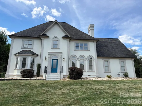 4215 3rd St NW, Hickory, NC 28601