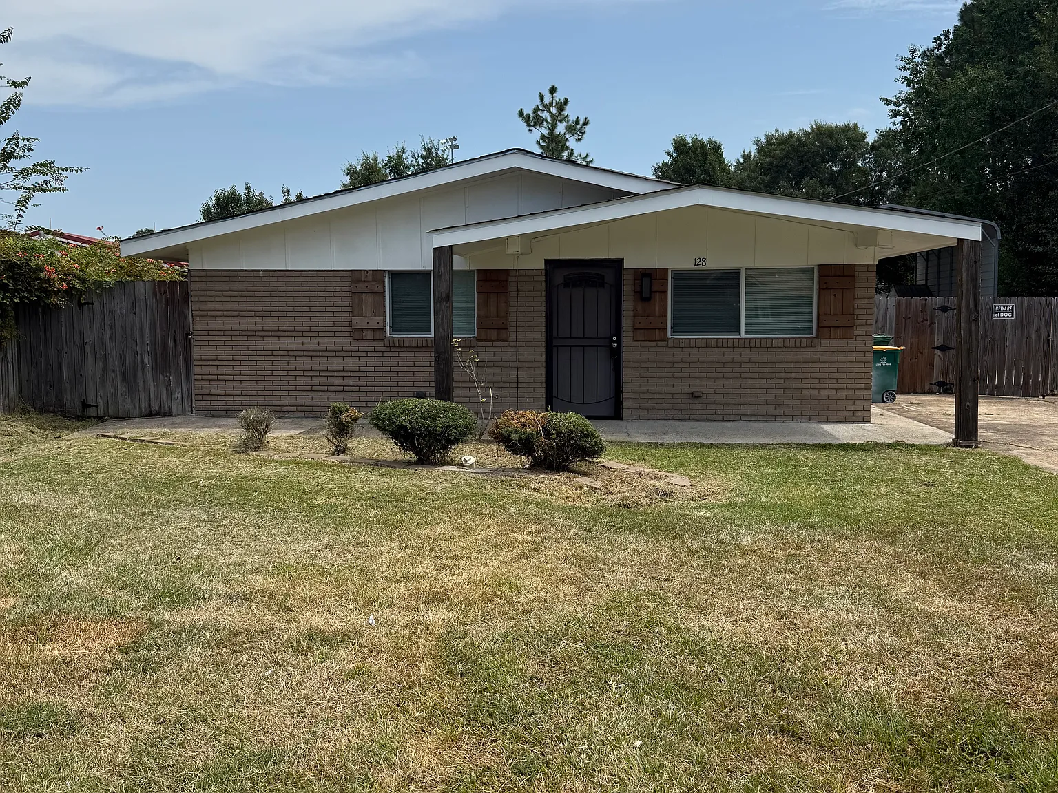 3 bed, 1.5 bath, 1178 sqft, $1,650 — Photo 1