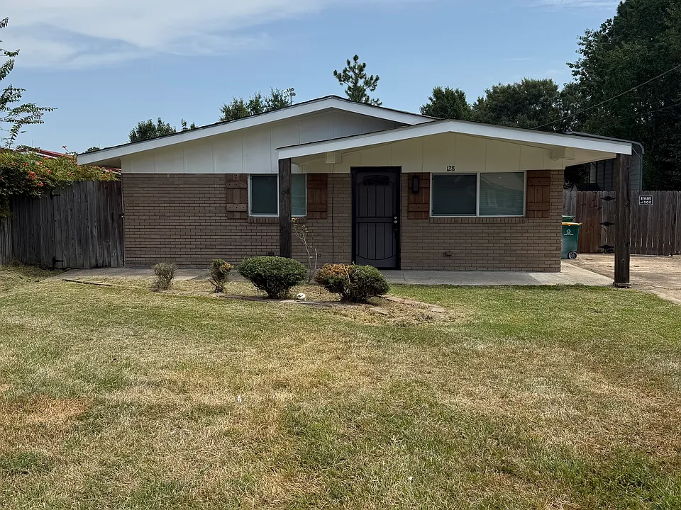 128 Forest Dr