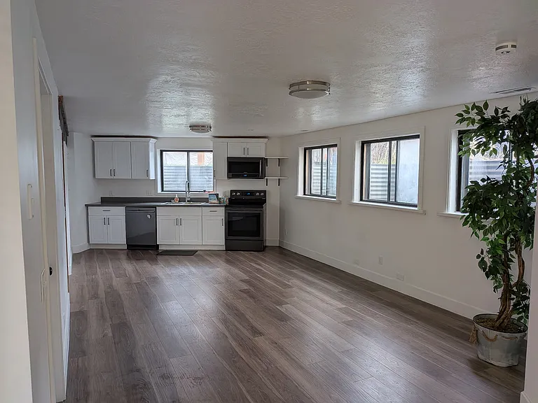 1612 Farr Dr #B — Photo 2