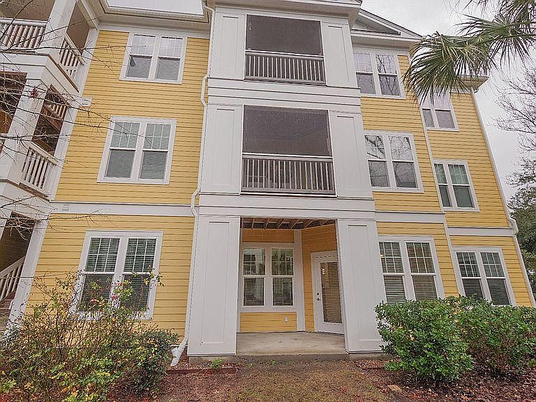 Exterior View - Rear Patio / Entrance