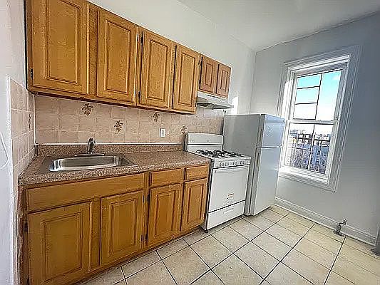 1st image of 486 Kosciuszko St APT 3