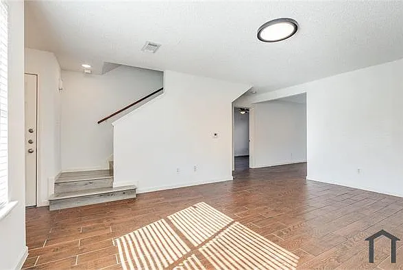 4 bed, 1348 sqft, $2,200 — Photo 4