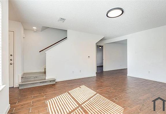 4th image of 7732 Ellis Dr