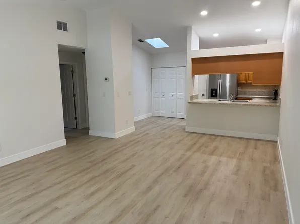 2740 Park Dr, Clearwater, FL