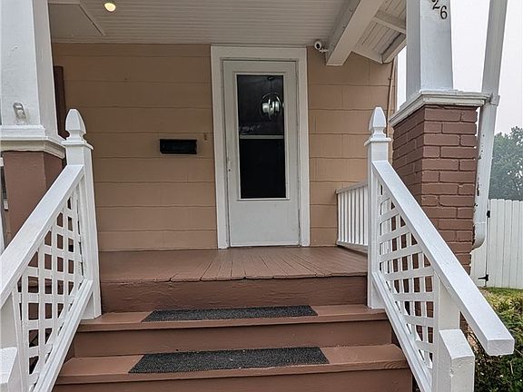 3rd image of 526 Grant Ave