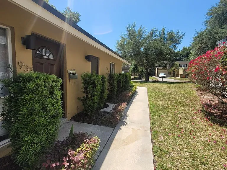 937 Aragon Ave — Photo 3