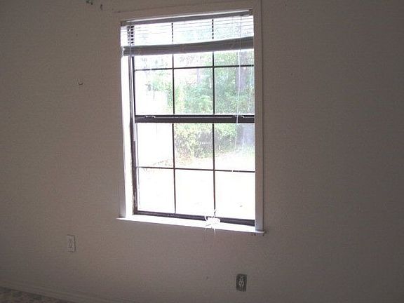 4th image of 415 Montrose St