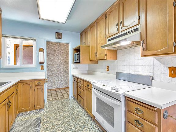 4th image of 7731 Rainbow Dr