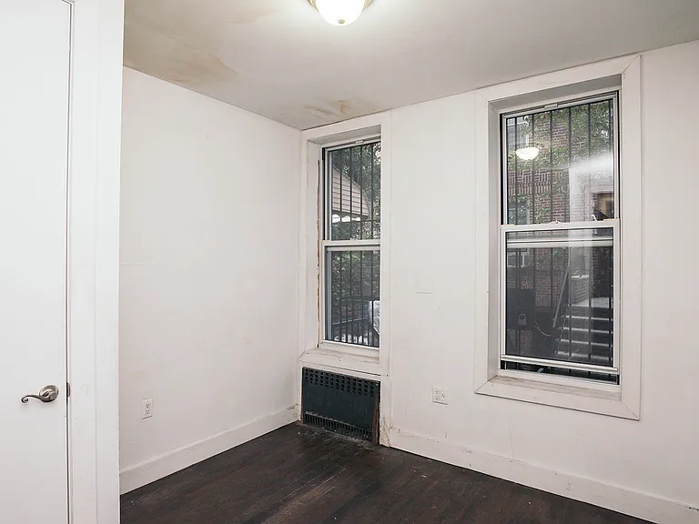 296 Harman St #1L — Photo 7