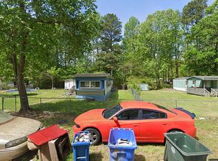 827 Trotwood Dr, Fayetteville, NC 28314
