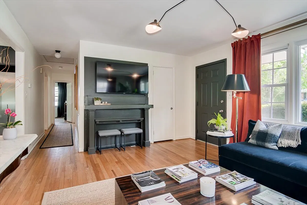 3 bed, 1.5 bath, 1235 sqft, $1,500 — Photo 2