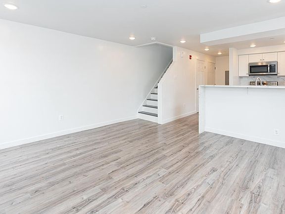 4th image of 541 E Girard Ave APT B