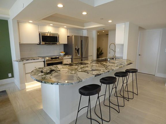 kitchen and breakfast bar