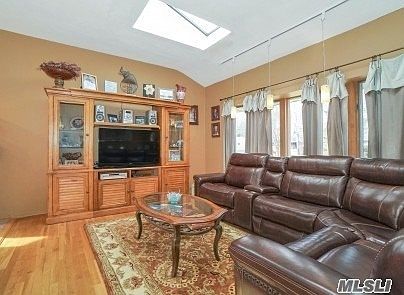 4th image of 46 Parnell Dr