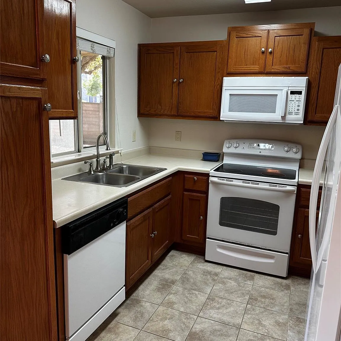 2 bed, 1.0 bath, 935 sqft, $2,000 — Photo 4