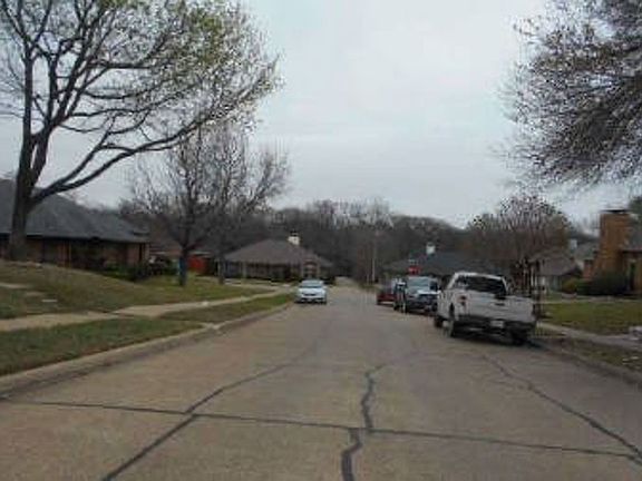 Exterior Neighborhood (street photo)