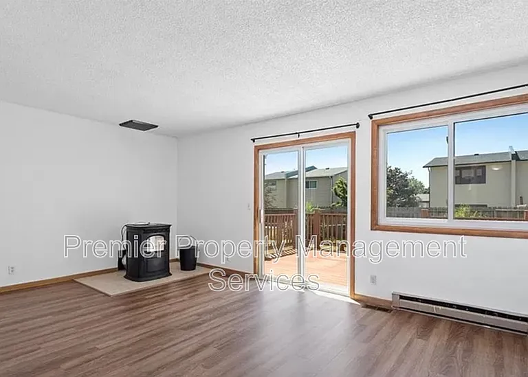 300 Aristocrat Dr — Photo 4