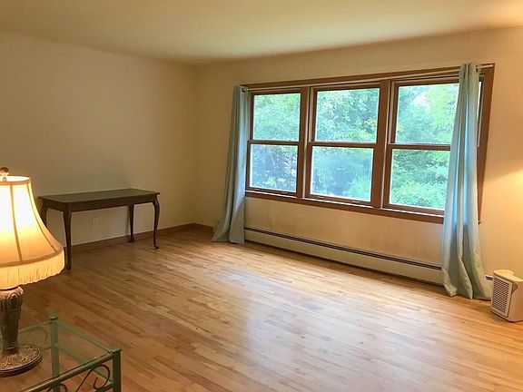 Roomy Family/Living Room