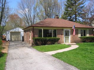 615 Riverside Dr, Libertyville, IL 60048