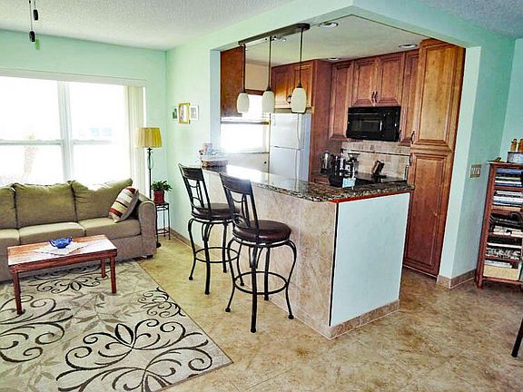 3rd image of 406 Sandpiper Dr