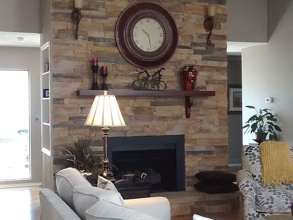 GRT. RM VAULTED CEILING/ FP