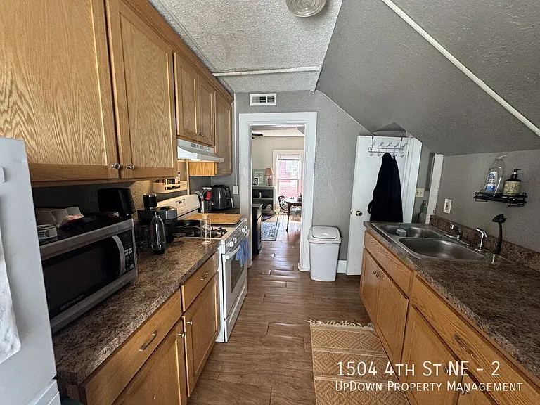 1504 4th St NE #2 — Photo 8