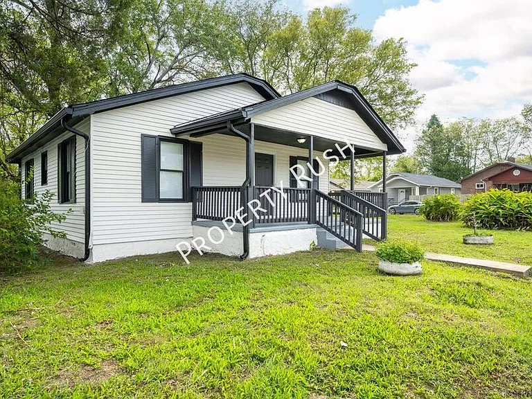 3818 Chandler Ave — Photo 2
