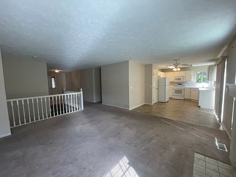 11709 S 27th St — Photo 13