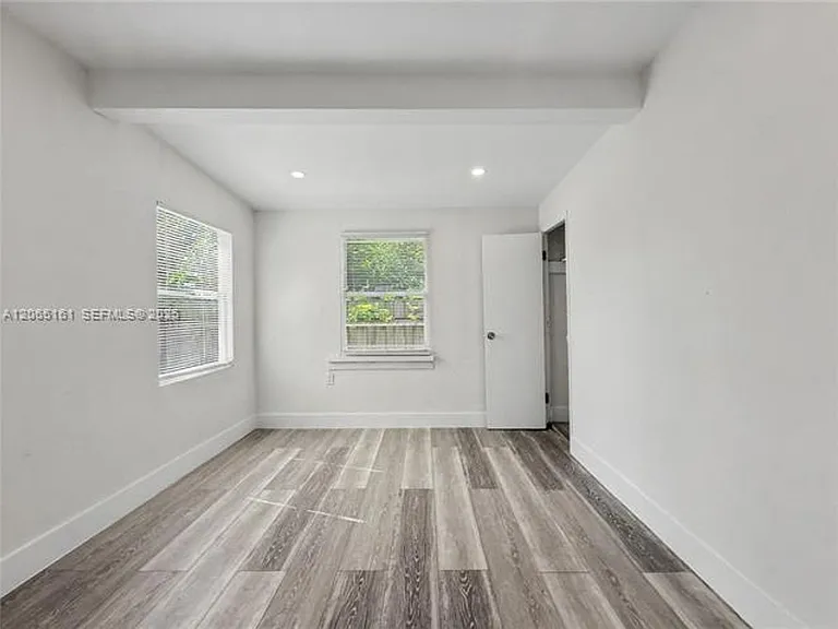 228 NW 39th St #228 — Photo 9