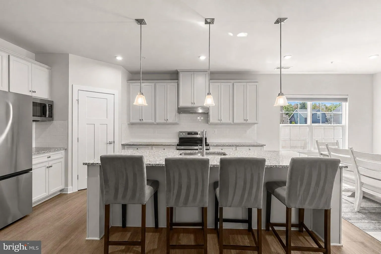 5 bed, 3020 sqft, $3,800 — Photo 4