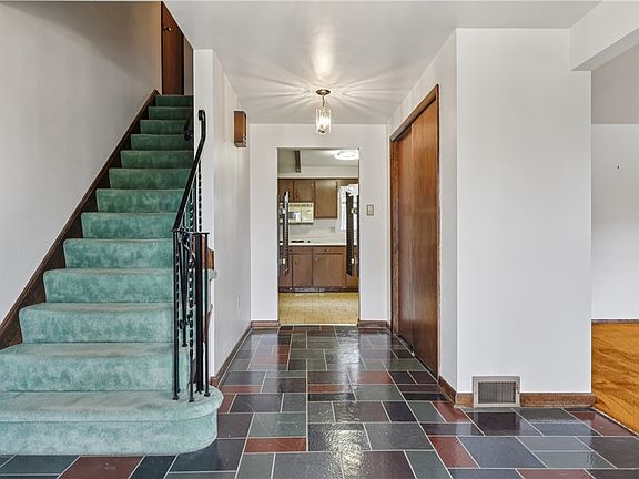 4th image of 105 Tannen Dr
