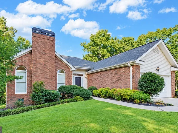 55 Shenandoah Dr, Toccoa, GA 30577